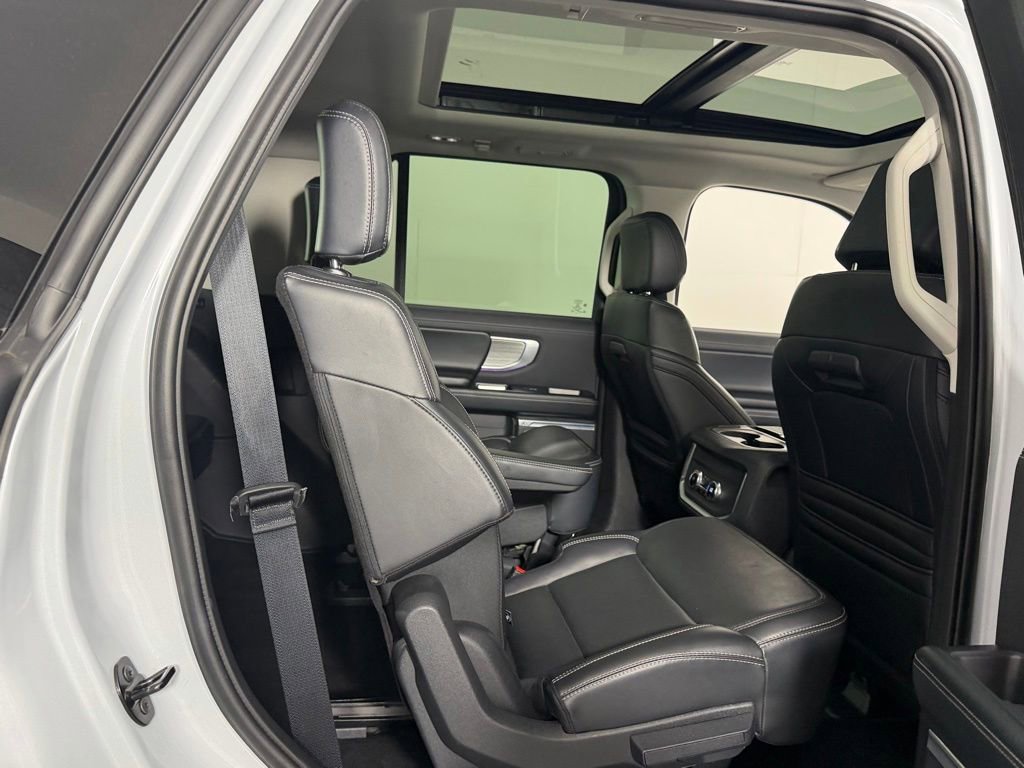 Used 2025 Ford Expedition Platinum AWD/4WD image 36