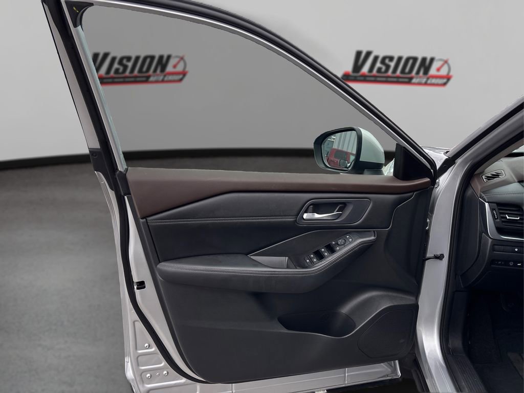 Used 2023 Nissan Rogue SV w/ SV Premium B Package image 24