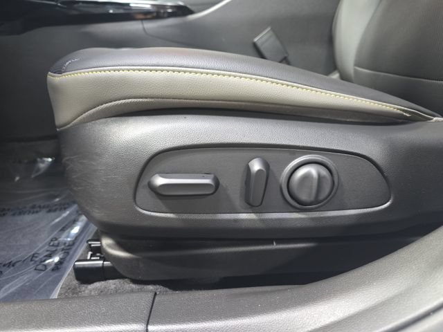 Used 2024 Chevrolet Trax ACTIV w/ Sunroof Package FWD image 29