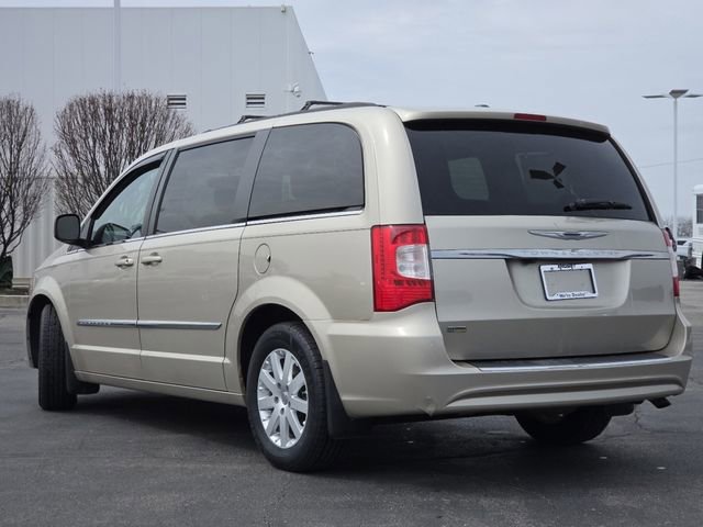Used 2015 Chrysler Town & Country Touring FWD image 18