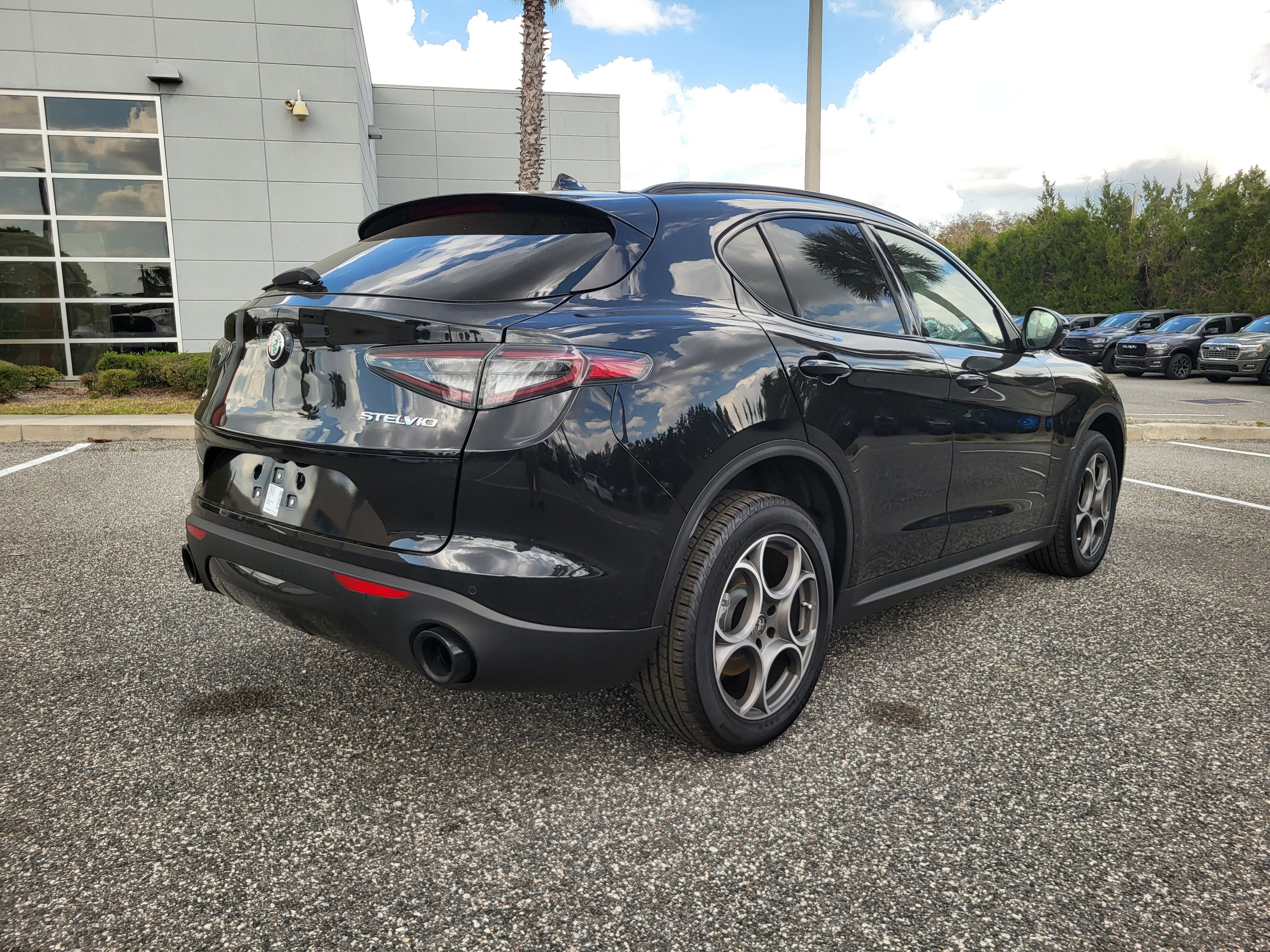 New 2025 Alfa Romeo Stelvio Sprint image 3