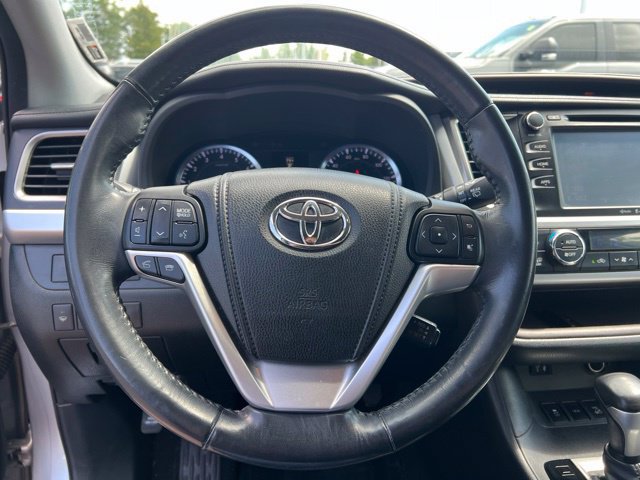 Used 2014 Toyota Highlander XLE AWD/4WD image 13