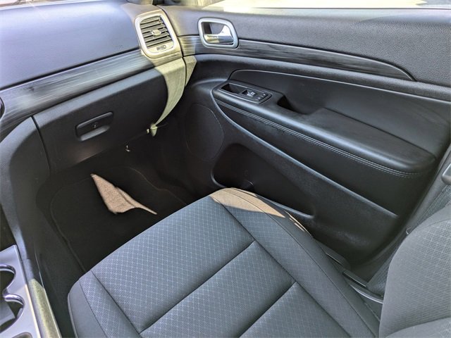 Used 2019 Jeep Grand Cherokee Laredo w/ 18" Wheel & 8.4" Radio Group image 14