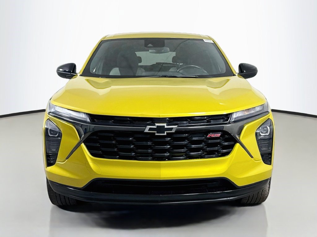 Used 2024 Chevrolet Trax RS FWD image 2