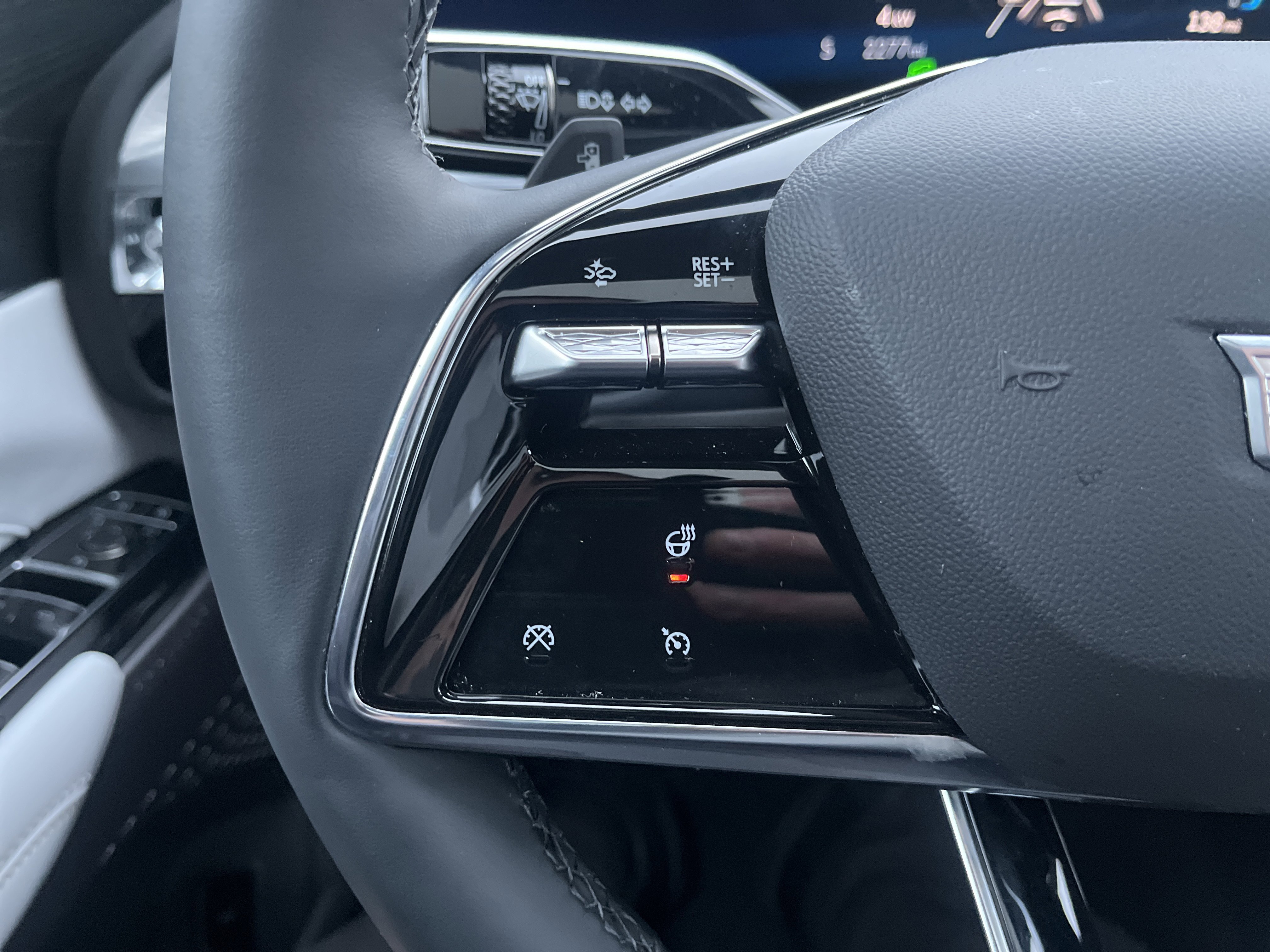 Used 2025 Cadillac Lyriq Luxury image 20