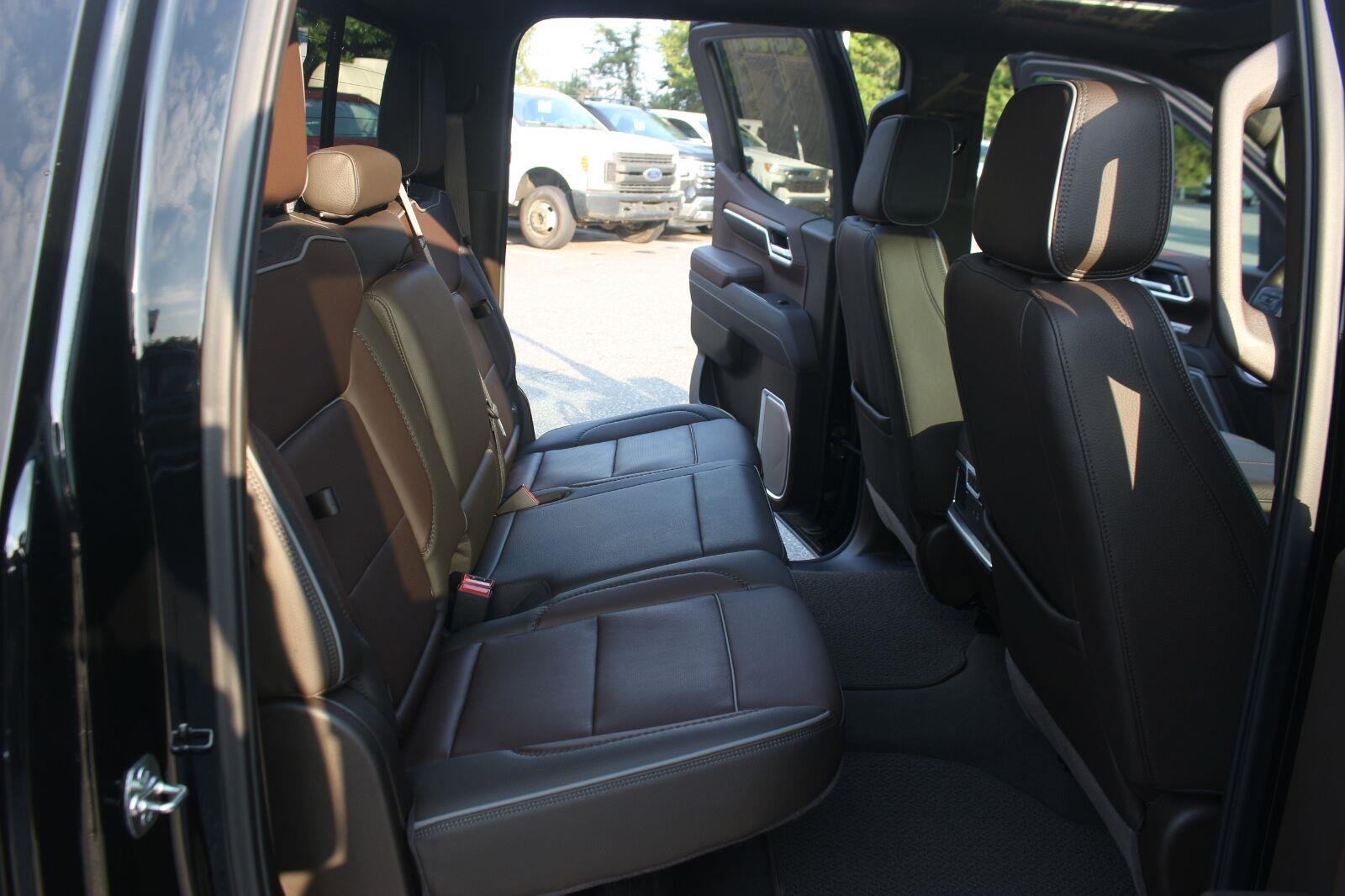 Used 2025 GMC Sierra 1500 Denali w/ Denali Reserve Package AWD/4WD image 34