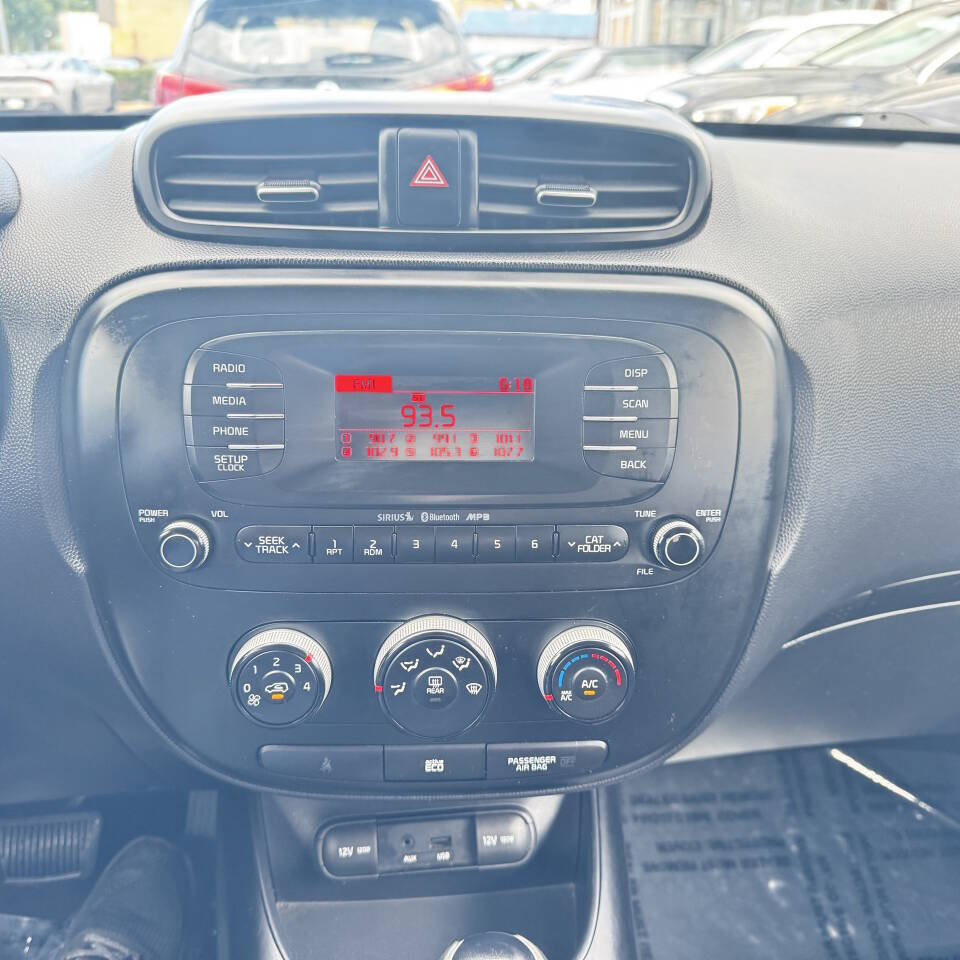 Used 2014 Kia Soul FWD image 13