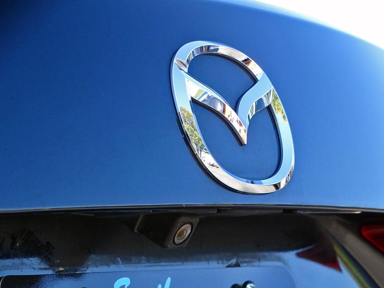 Used 2018 MAZDA MAZDA3 Sport w/ Preferred Equipment Package FWD image 13