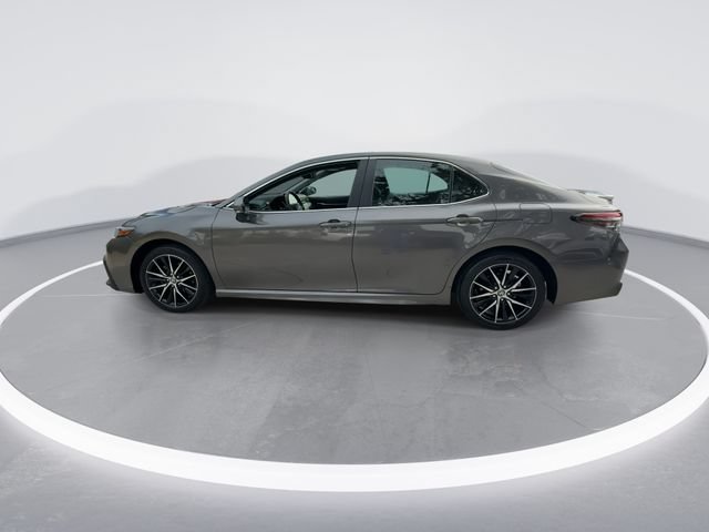Used 2024 Toyota Camry SE w/ Cold Weather Package FWD image 5