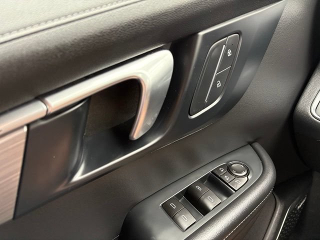 Used 2025 Buick Enclave Preferred AWD/4WD image 19