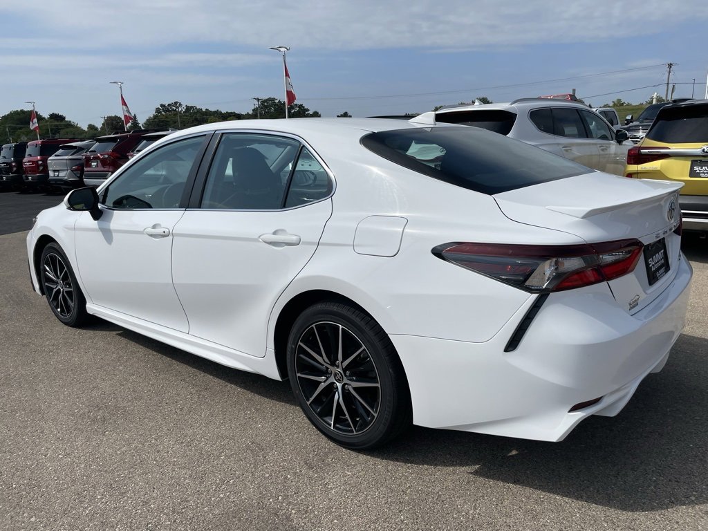 Used 2023 Toyota Camry SE image 5