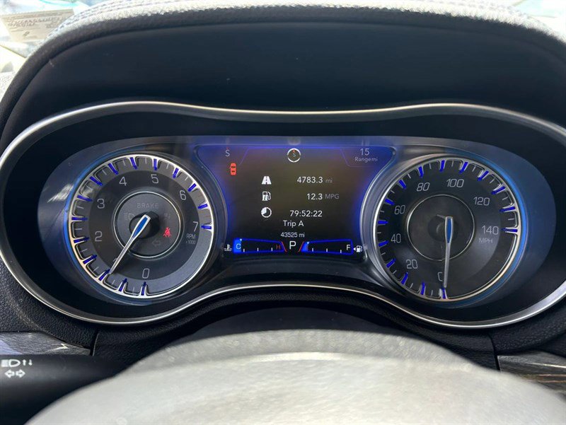 Used 2020 Chrysler 300 Touring w/ Driver Convenience Group image 11