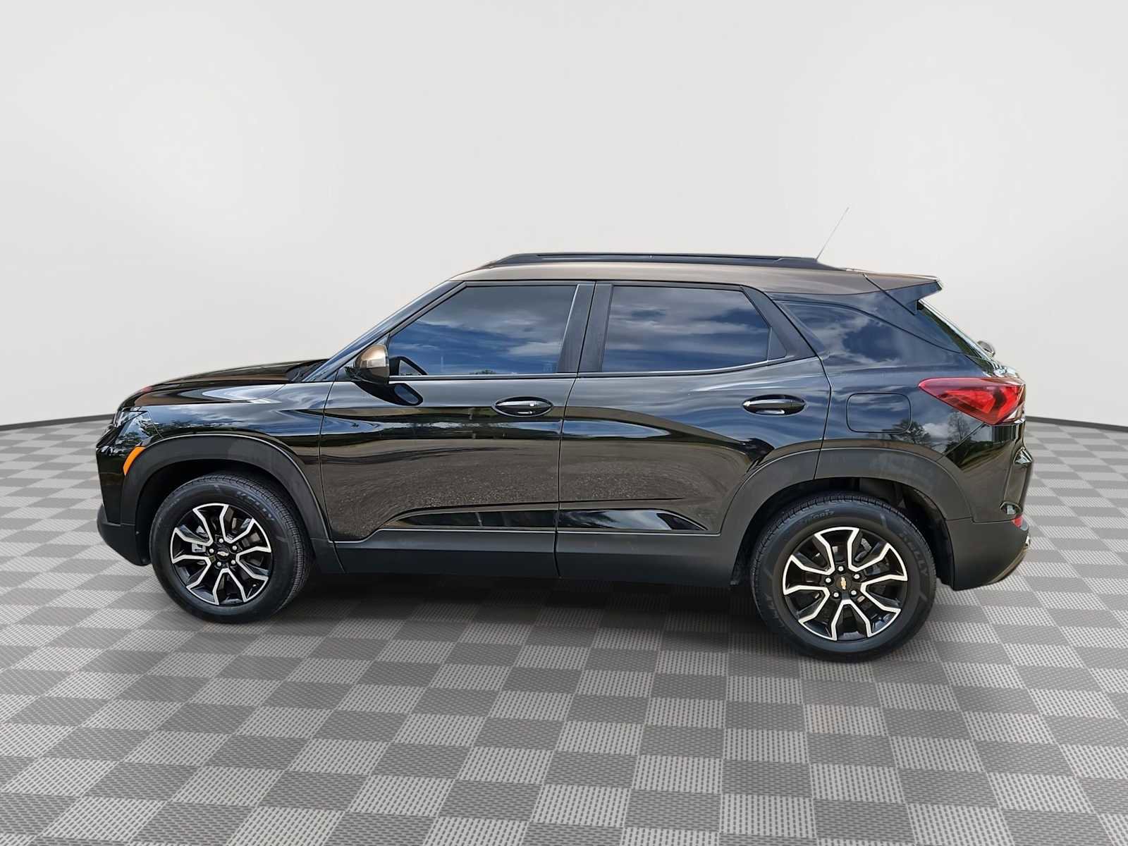 Used 2021 Chevrolet TrailBlazer ACTIV w/ Sun and Liftgate Package image 5