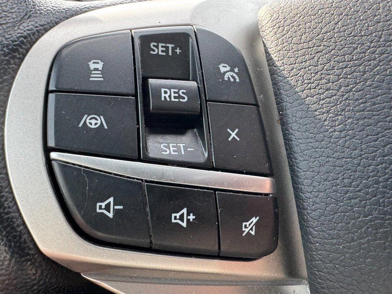 Used 2021 Ford Explorer Limited w/ Equipment Group 301A AWD/4WD image 17