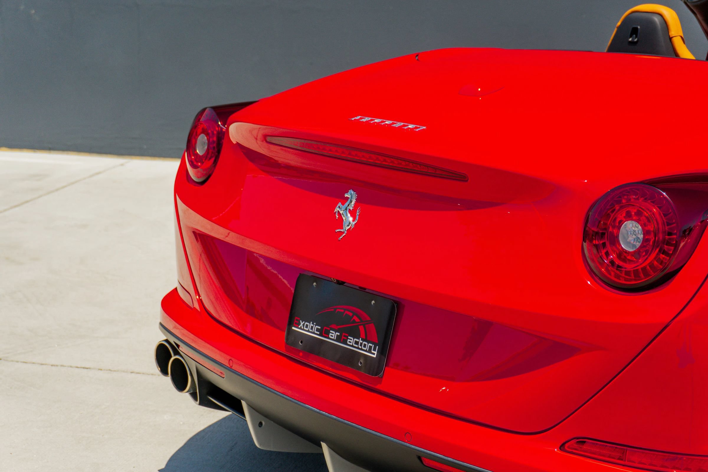 Used 2016 Ferrari California T RWD image 33