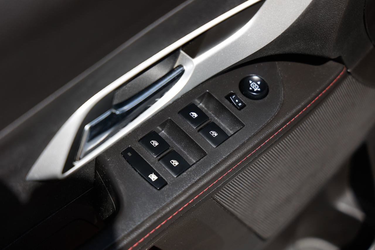 Used 2011 Chevrolet Equinox LT w/ Driver Convenience Package image 35