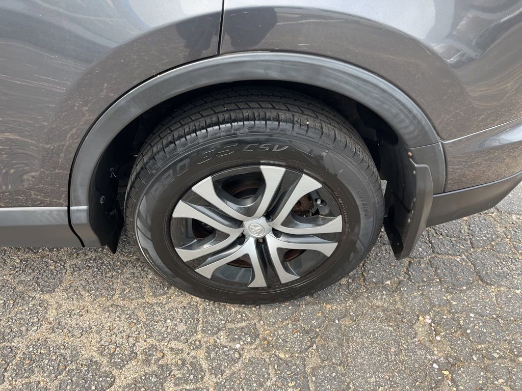 Used 2016 Toyota RAV4 LE image 27