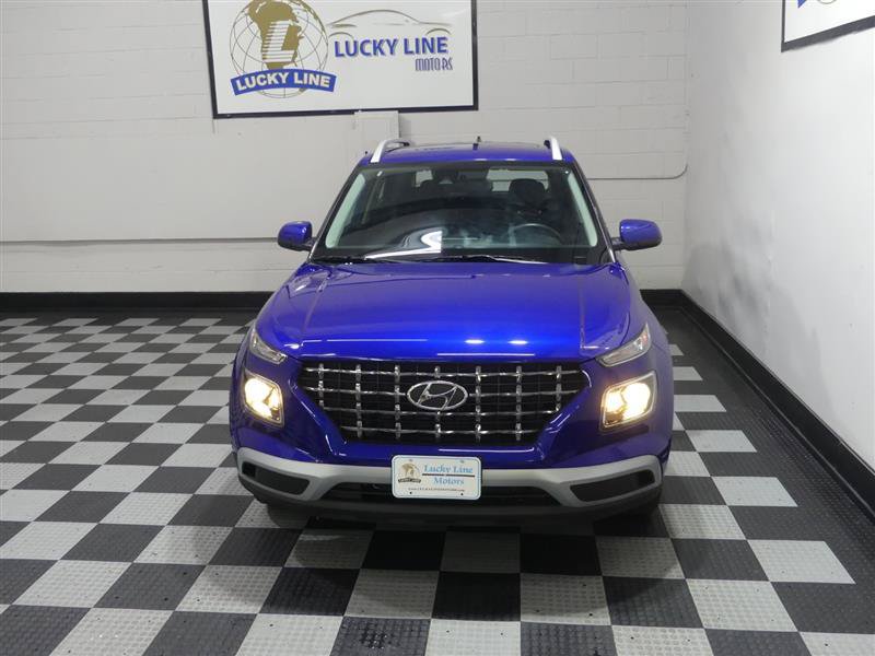 Used 2022 Hyundai Venue SEL FWD image 3