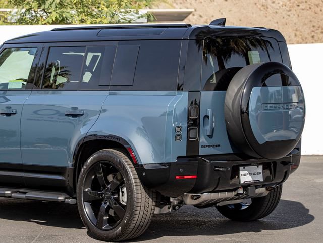 New 2026 Land Rover Defender 110 X-Dynamic SE image 10