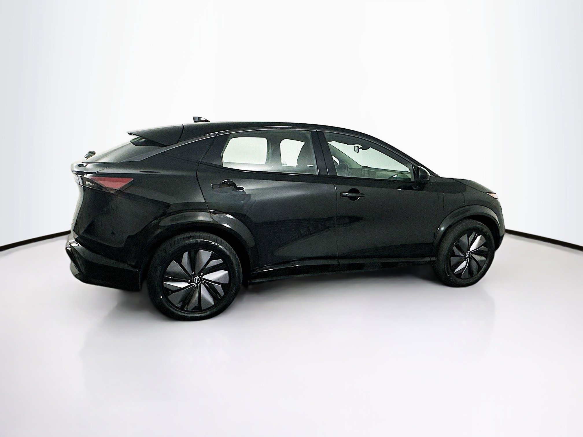 Used 2024 Nissan Ariya AWD image 10