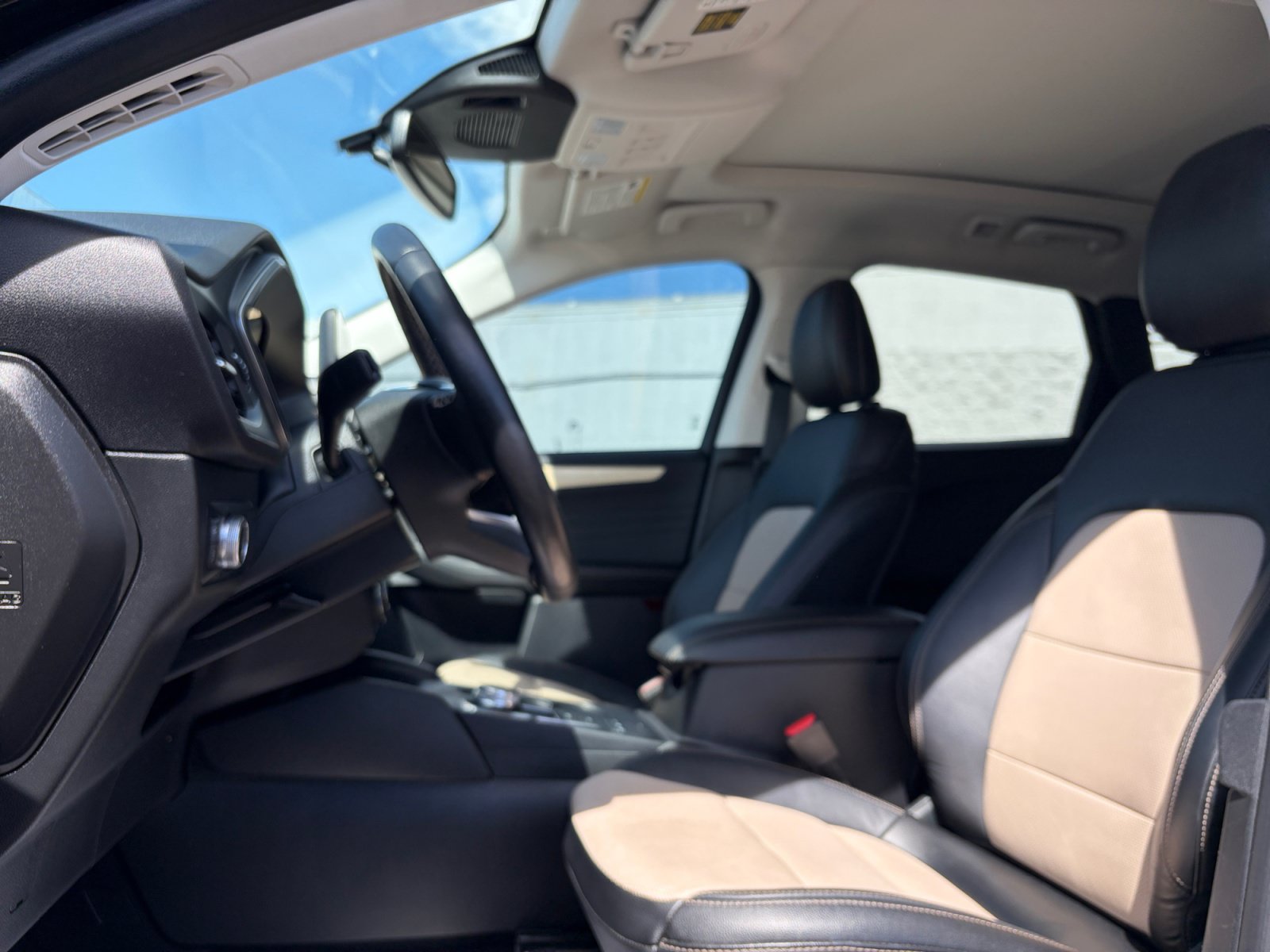 Used 2022 Ford Escape Titanium w/ Titanium Elite Package AWD/4WD image 12