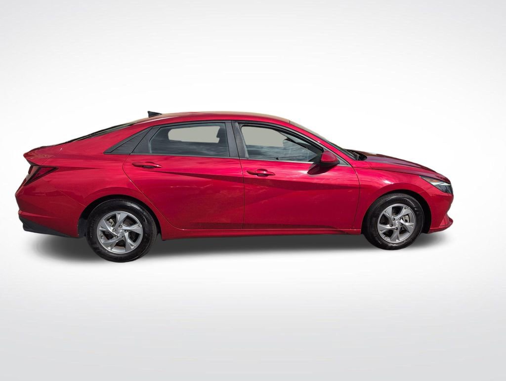 Used 2023 Hyundai Elantra SE w/ Cargo Package image 8