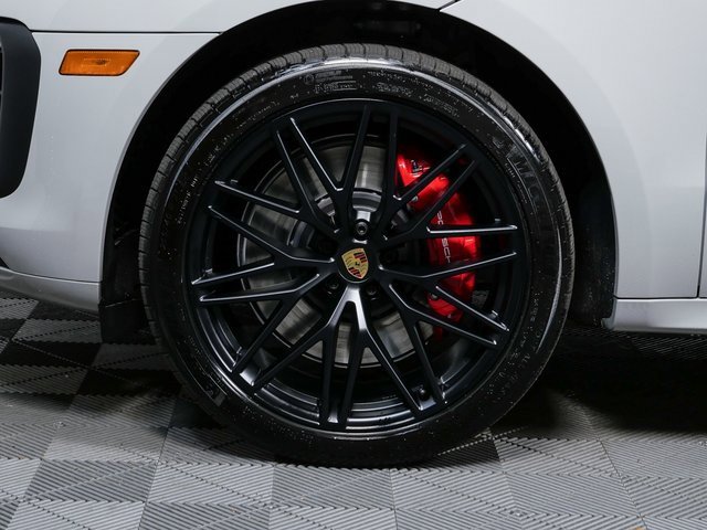 New 2026 Porsche Macan GTS image 38