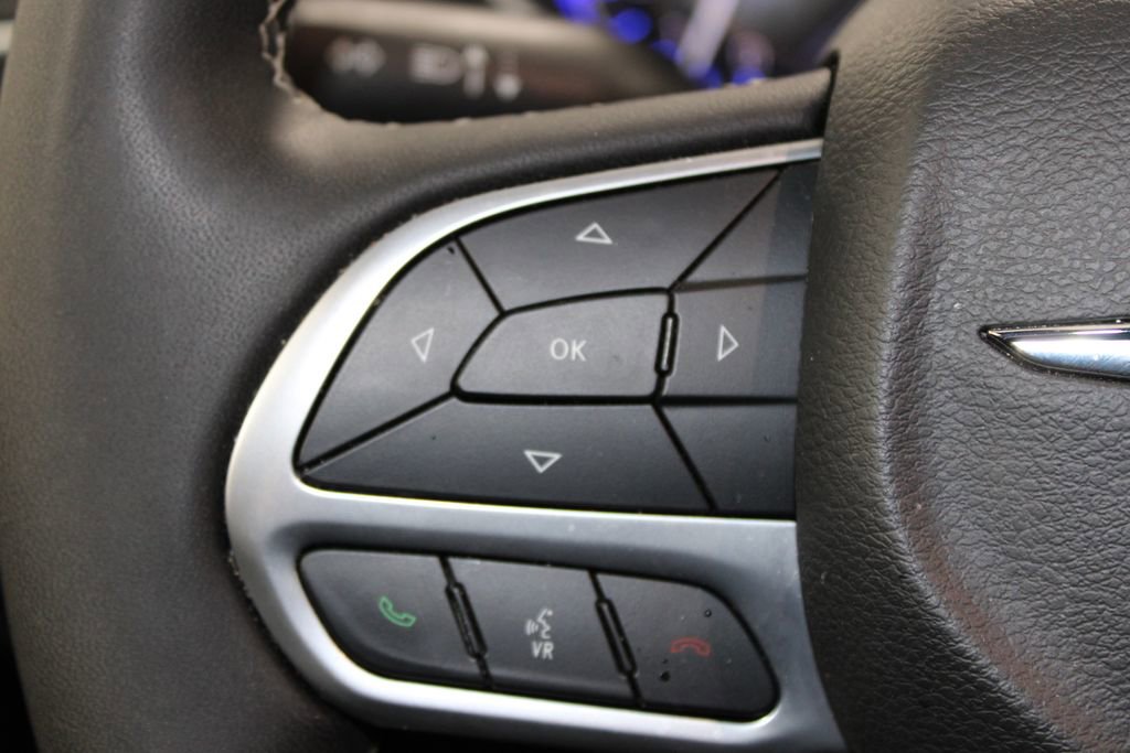 Used 2025 Chrysler Pacifica Select image 22