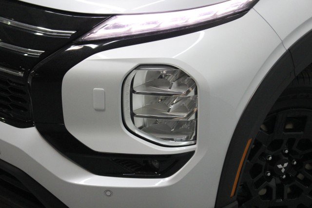 New 2026 Mitsubishi Outlander Trail Edition image 2