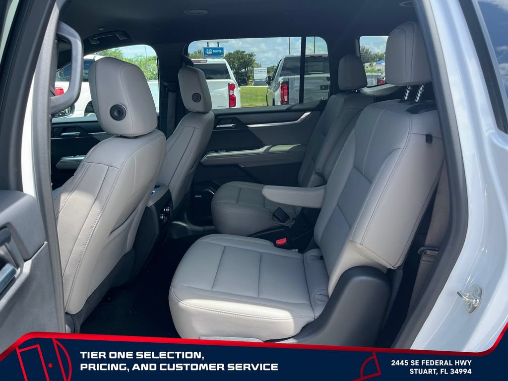 Used 2026 GMC Acadia Elevation w/ Elevation Premium Package FWD image 13