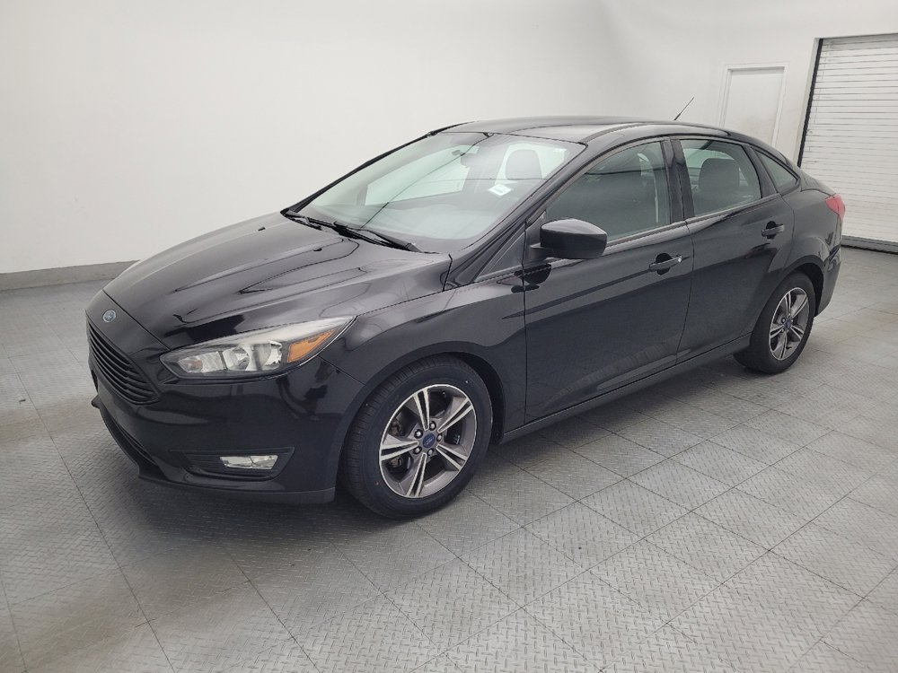 Used 2018 Ford Focus SE w/ SE Appearance Package FWD image 2
