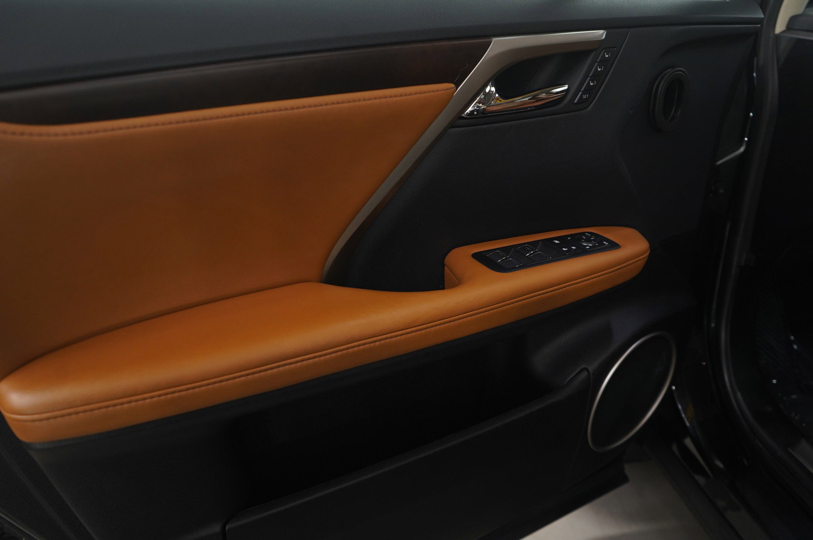 Used 2022 Lexus RX 450h AWD w/ Premium Package image 23