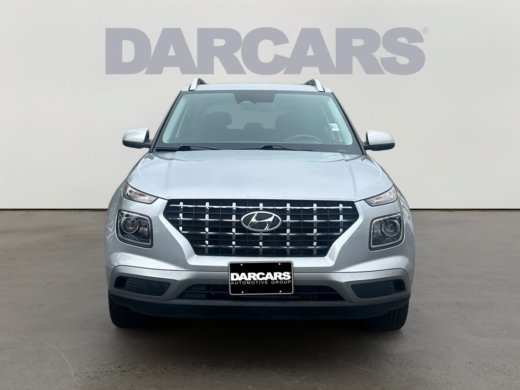 Used 2025 Hyundai Venue SEL FWD image 2