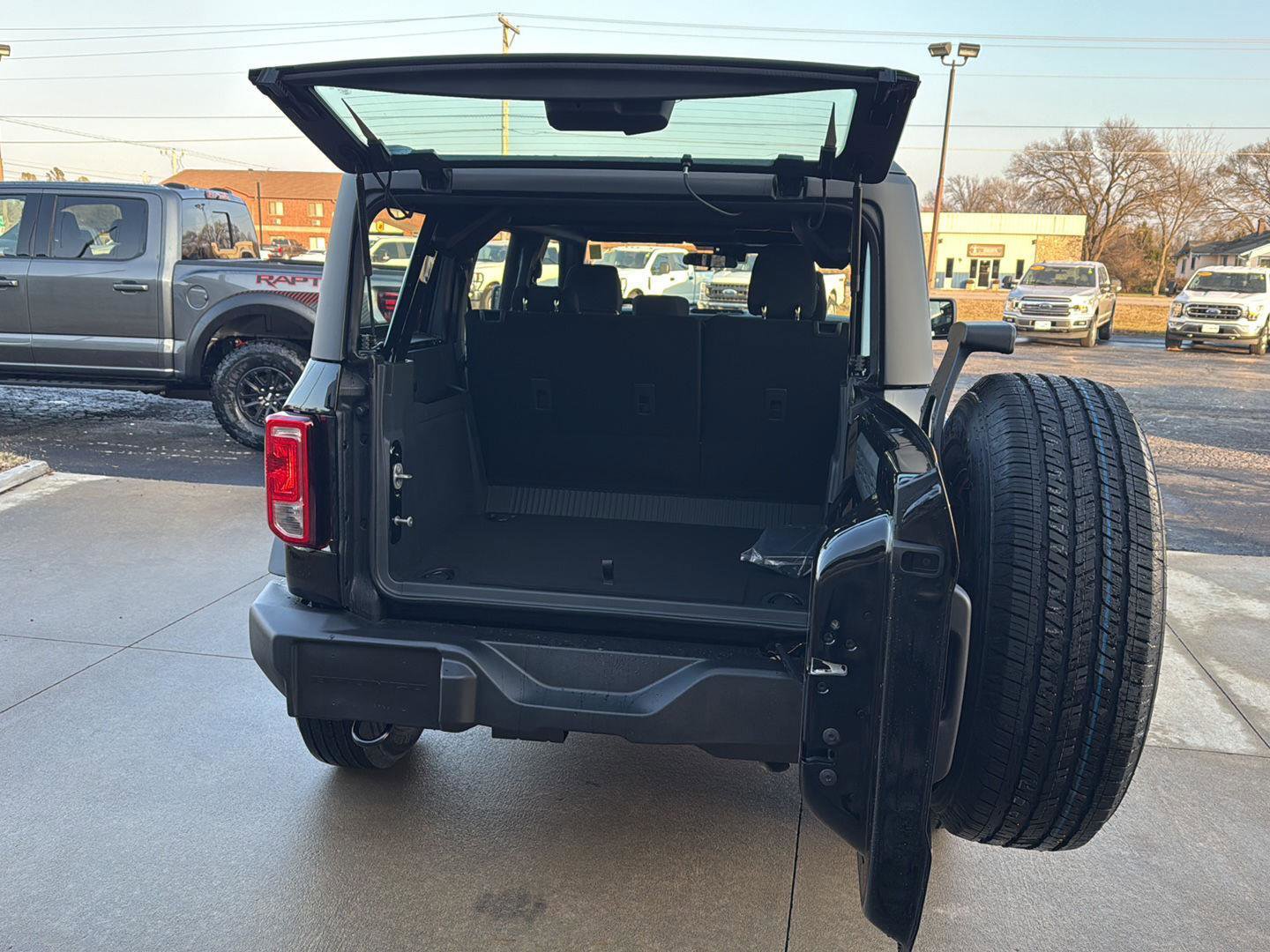 New 2025 Ford Bronco 4-Door image 6
