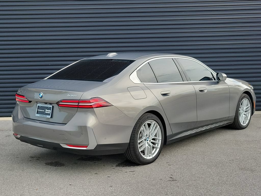 Used 2024 BMW 530i xDrive w/ Premium Package AWD/4WD image 7