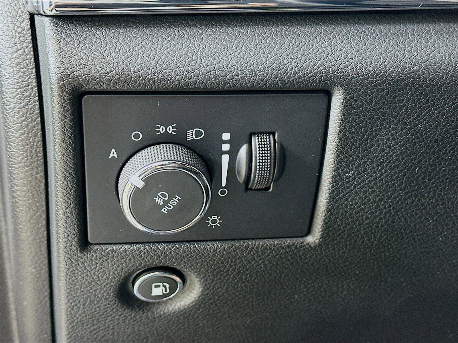 Certified 2022 Jeep Grand Cherokee Limited w/ Trailer Tow Group IV image 10