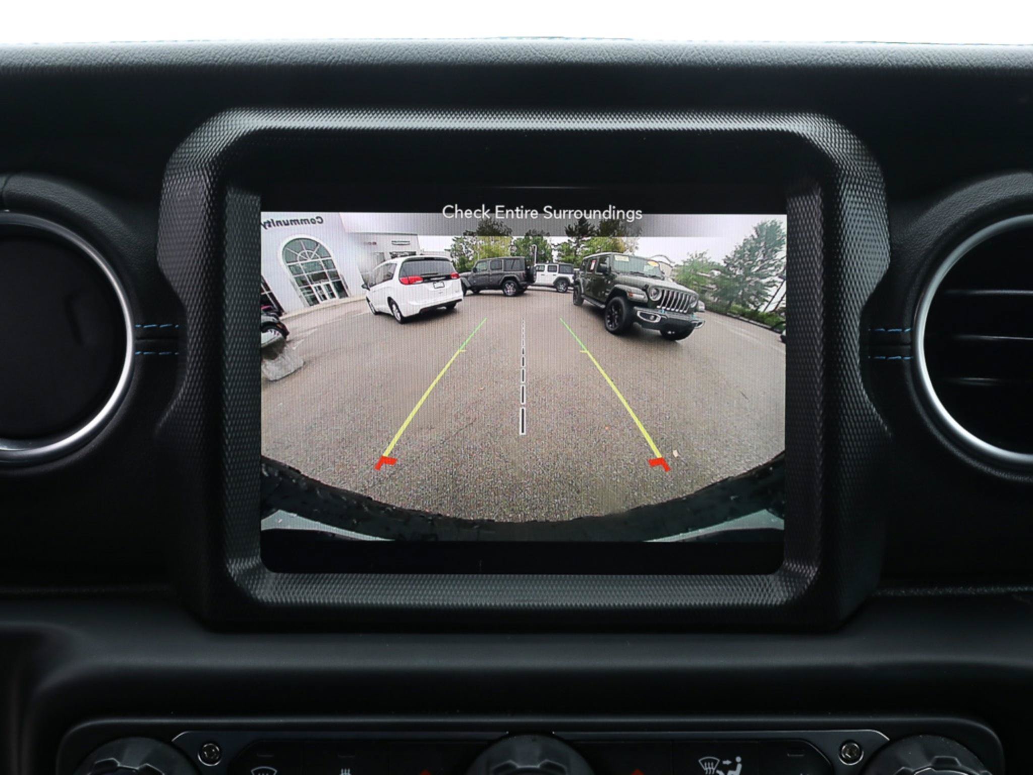 Used 2023 Jeep Wrangler Unlimited Rubicon 4xe w/ Cold Weather Group AWD/4WD image 18