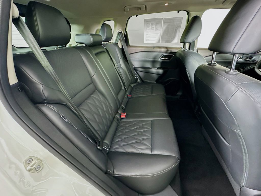 Certified 2023 Nissan Rogue Platinum image 37