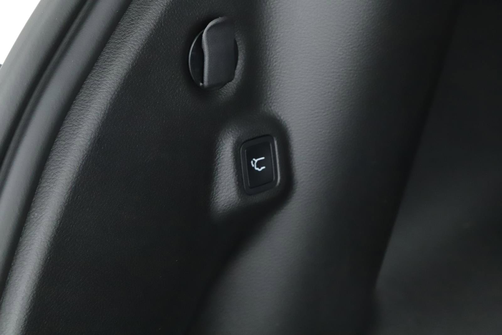 New 2026 Jeep Compass Limited image 16