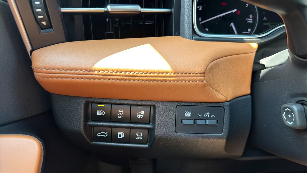Used 2019 Toyota Avalon Limited FWD image 19