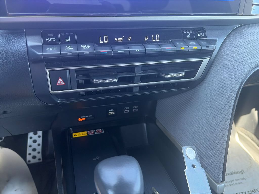 Used 2025 Toyota Camry SE w/ Multimedia Upgrade Package FWD image 23