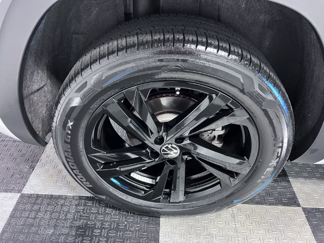 Certified 2025 Volkswagen Atlas Cross Sport SEL R-Line AWD/4WD image 15