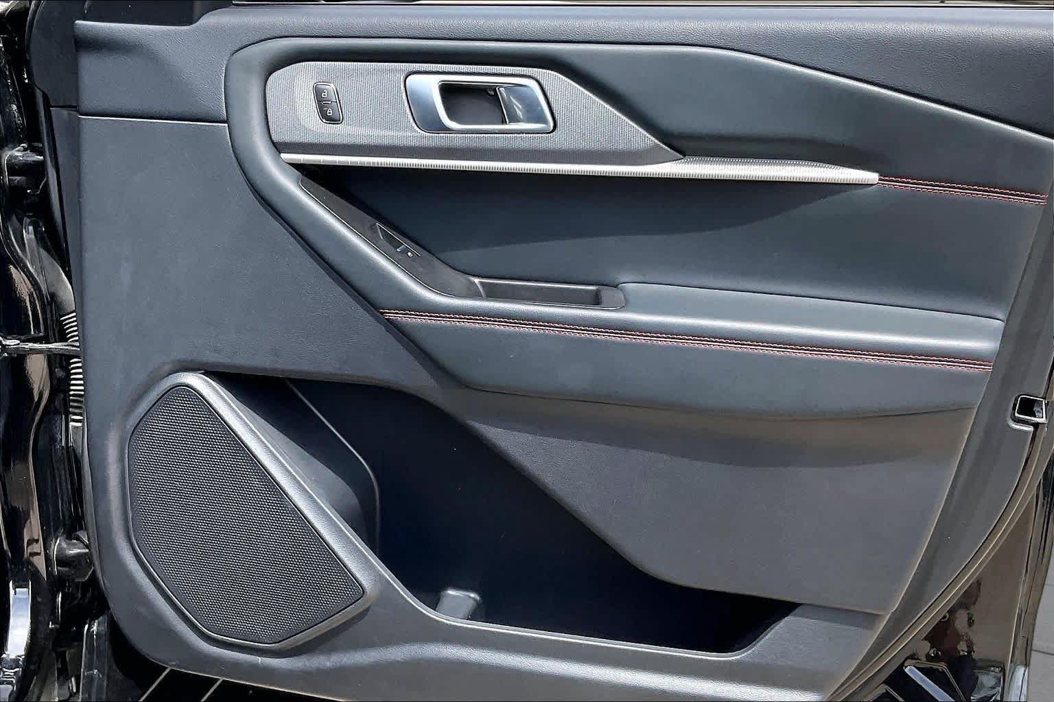 Used 2025 Ford Explorer ST-Line w/ ST-Line Street Pack AWD/4WD image 42