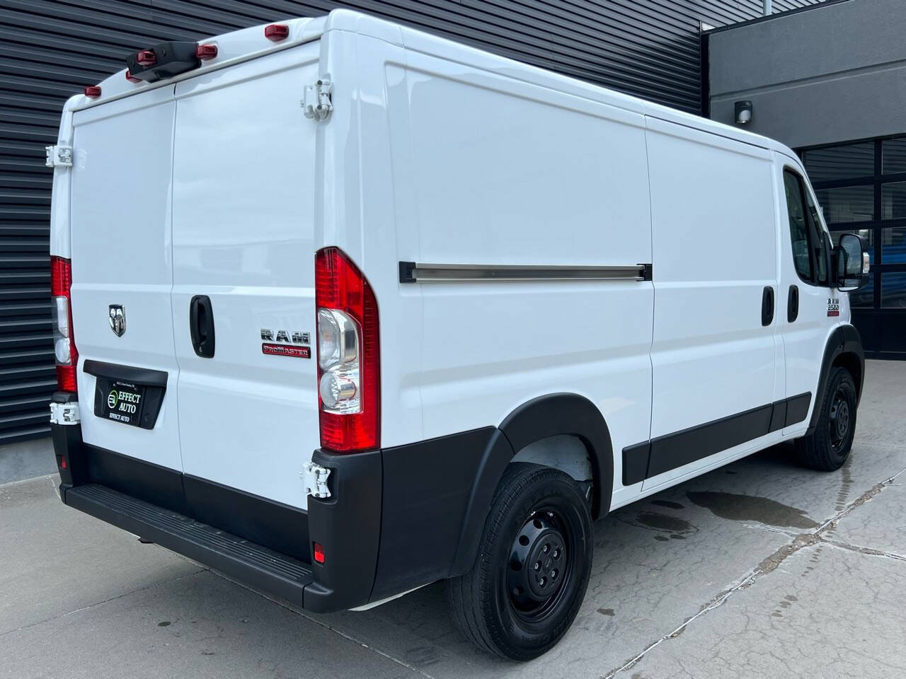 Used 2022 RAM ProMaster 2500 w/ Convenience Group FWD image 17