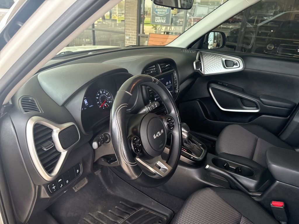 Used 2022 Kia Soul LX w/ Technology Package image 9