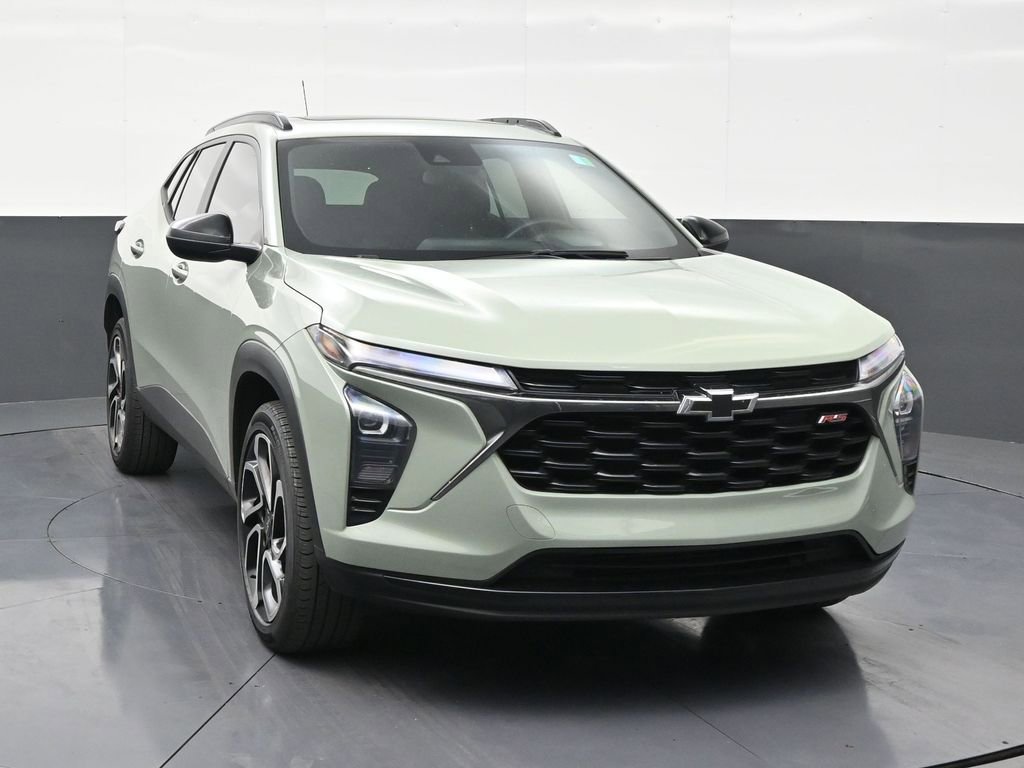 Used 2024 Chevrolet Trax RS w/ Sunroof Package FWD image 7