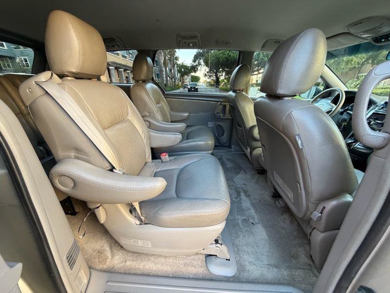 Used 2010 Toyota Sienna LE FWD image 35