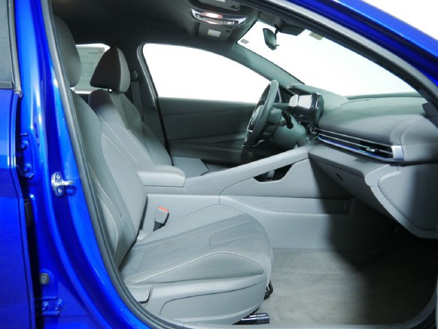 Used 2024 Hyundai Elantra SEL FWD image 11