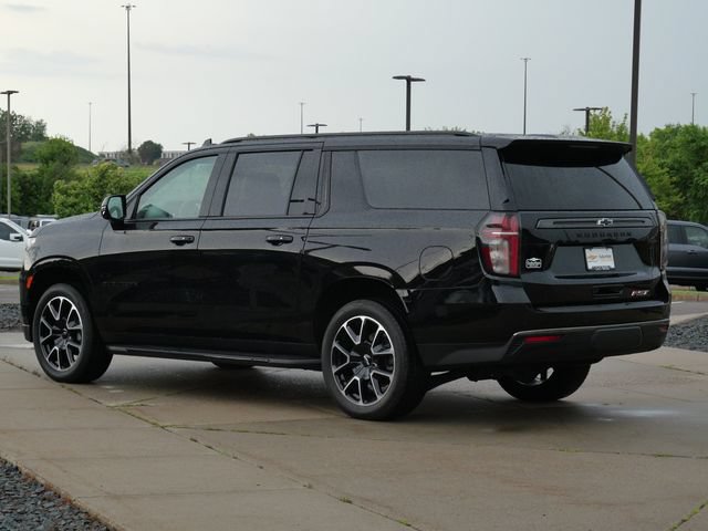 Used 2022 Chevrolet Suburban RST w/ Luxury Package AWD/4WD image 5