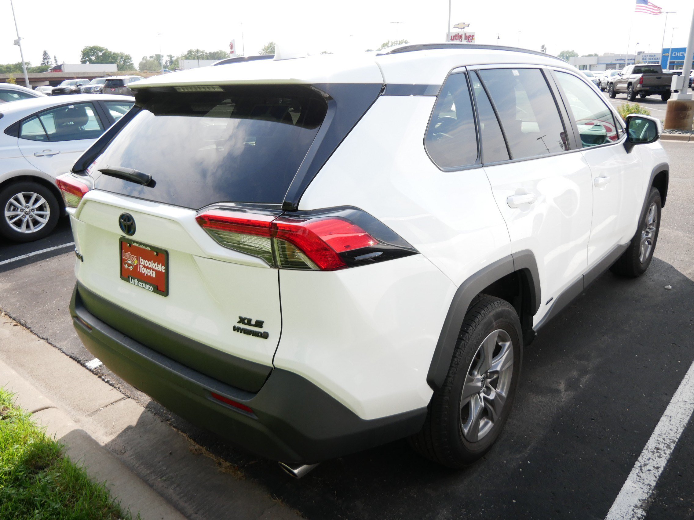 Used 2022 Toyota RAV4 XLE w/ Convenience Package AWD/4WD image 8